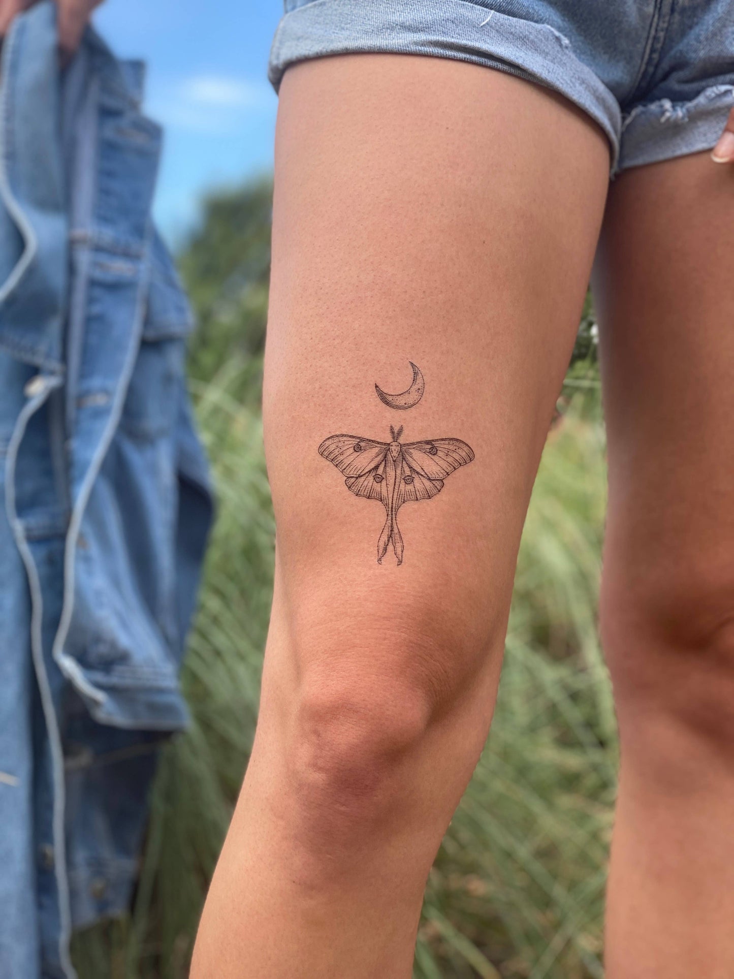 Tatuaje temporal de polilla lunar