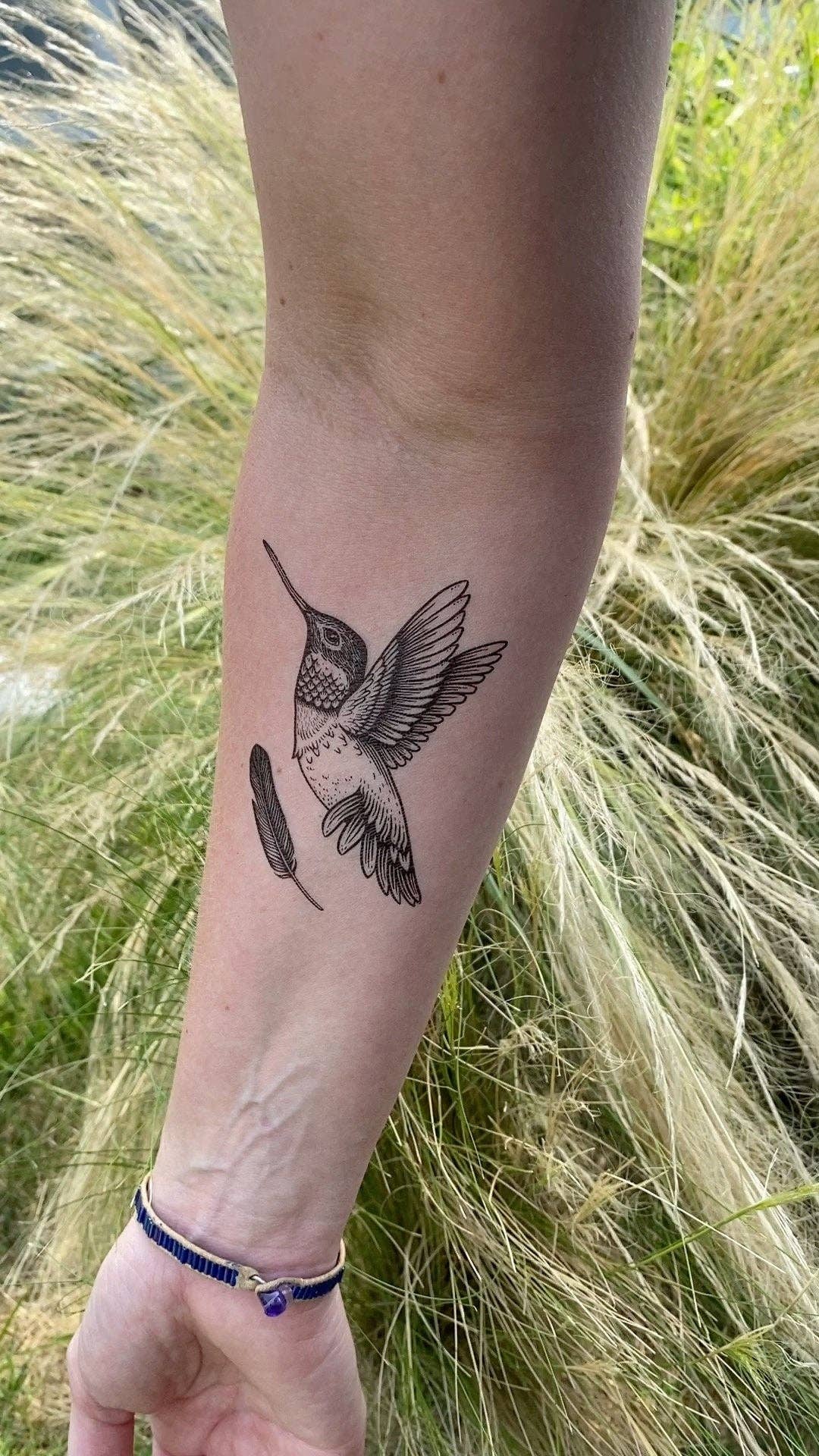 Tatuaje temporal de colibrí