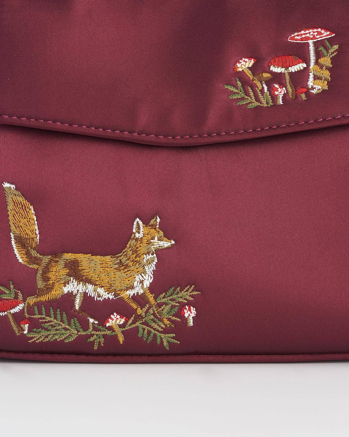 Bolso de satén bordado con zorro y hongo (burdeos)