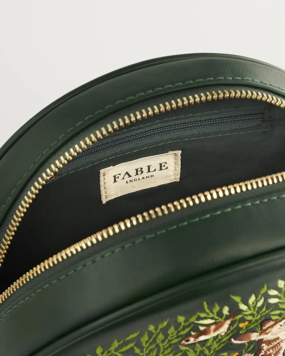 Bolso circular con bordado de cervatillo (verde)