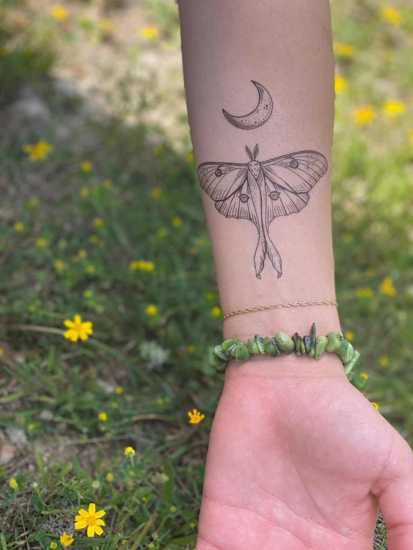 Tatuaje temporal de polilla lunar