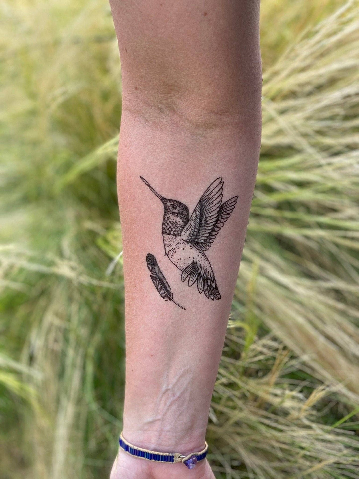 Tatuaje temporal de colibrí