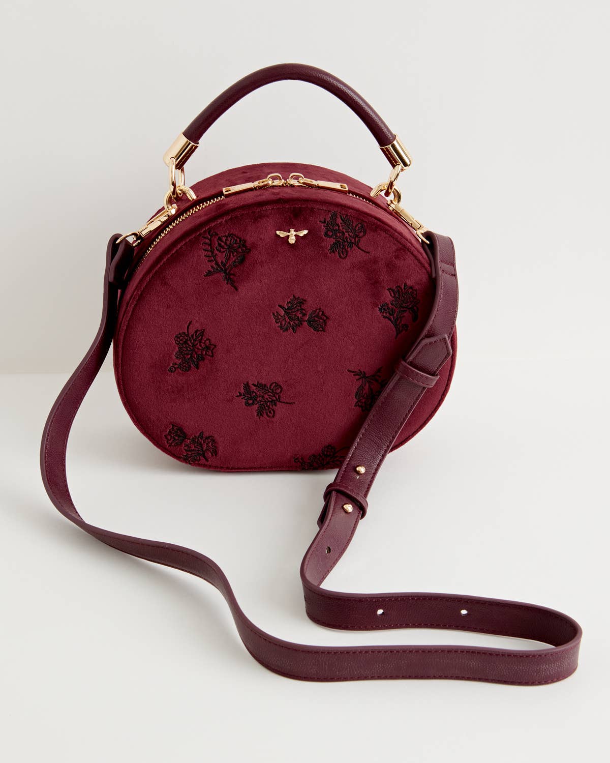 Neceser de terciopelo con grosella roja bordada Flora