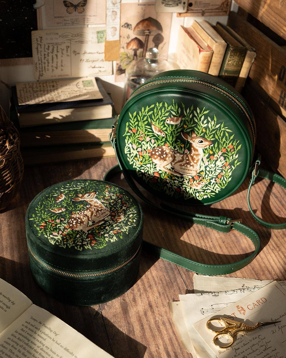 Joyero bordado con cervatillo (verde)