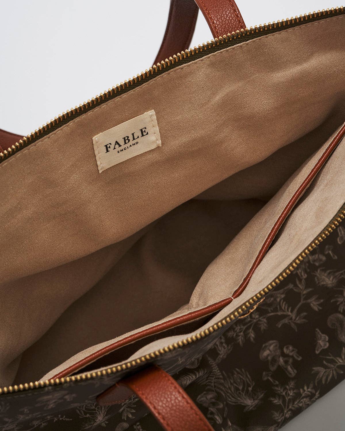 Edith Orla Scene Print Tote Bag in Olive Green