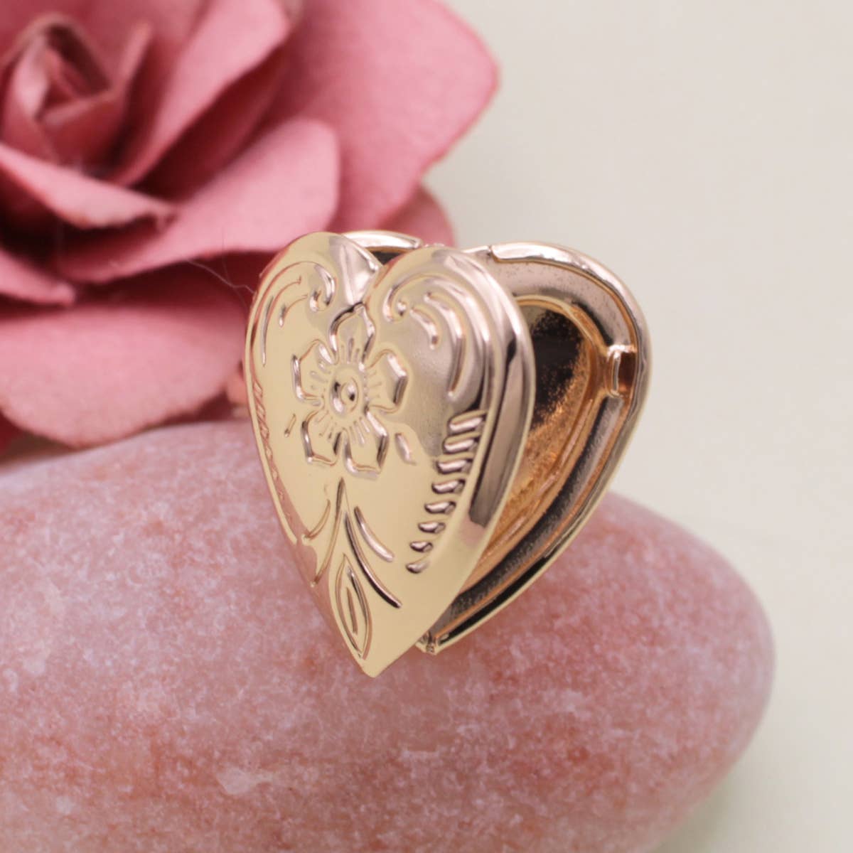 Cherished Memories Gold Locket Ring