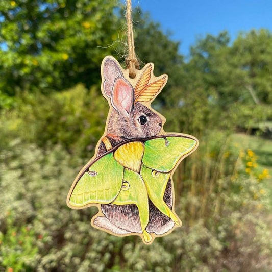 Adorno de madera con estampado de conejo de cola de algodón del este, Luna Moth